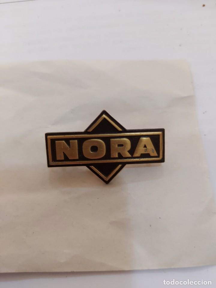 Radios de v&aacute;lvulas: Emblema de lat&oacute;n para radios Nora - Foto 1
