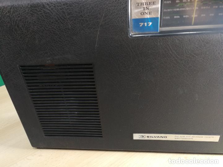 Radios de v&aacute;lvulas: RADIO TOCADISCOS CASETE DE MALETIN SILVANA - Foto 3