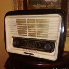 Radios de válvulas: ANTIGUA RADIO TELEFUNKEN - SONATA O CAMPANELA - MADERA Y BAQUELITA - C.1960. Lote 316171373