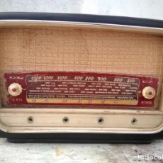 Radios à lampes: ANTIGUA CAJA DE RADIO EN BAQUELITA. Lote 350489864