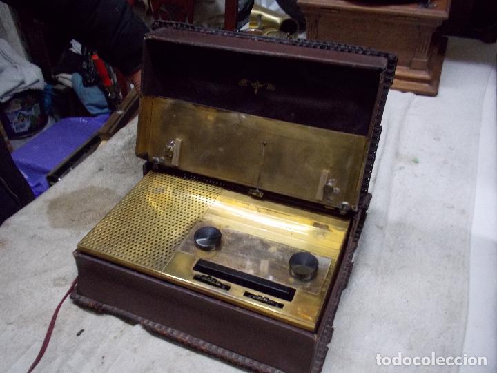 Radios de v&aacute;lvulas: radio con forma de libro - Foto 4