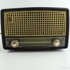 Radios de válvulas: ANTIGUA RADIO DE VALVULAS PHILIPS MODELO BE-262-U BAQUELITA. Lote 311478318
