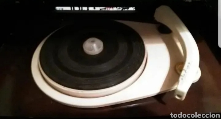 Radios de v&aacute;lvulas: Radio con tocadiscos - Foto 3