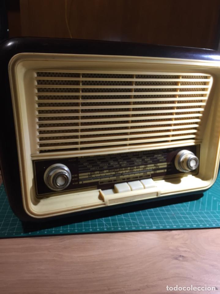 Radios de v&aacute;lvulas: Radio invicta ( funciona) - Foto 1