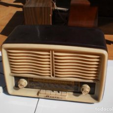 Radios de válvulas: RADIO IBERIA MODELO M-420 (ALGÚN DEFECTO, LEER, VER FOTOS INTERIOR). Lote 322122043