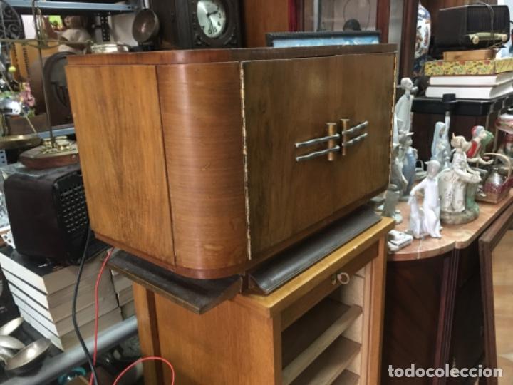 Radios de v&aacute;lvulas: Radio antigua a v&aacute;lvulas - Foto 1