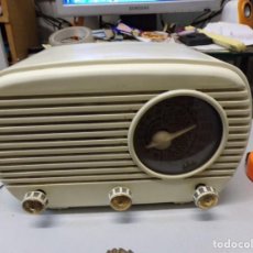 Radios de válvulas: RADIO BAQUELITA ANTIGUA UNIVERSAL L-40 FUNCIONANDO Y BUEN ESTADO. Lote 332251908