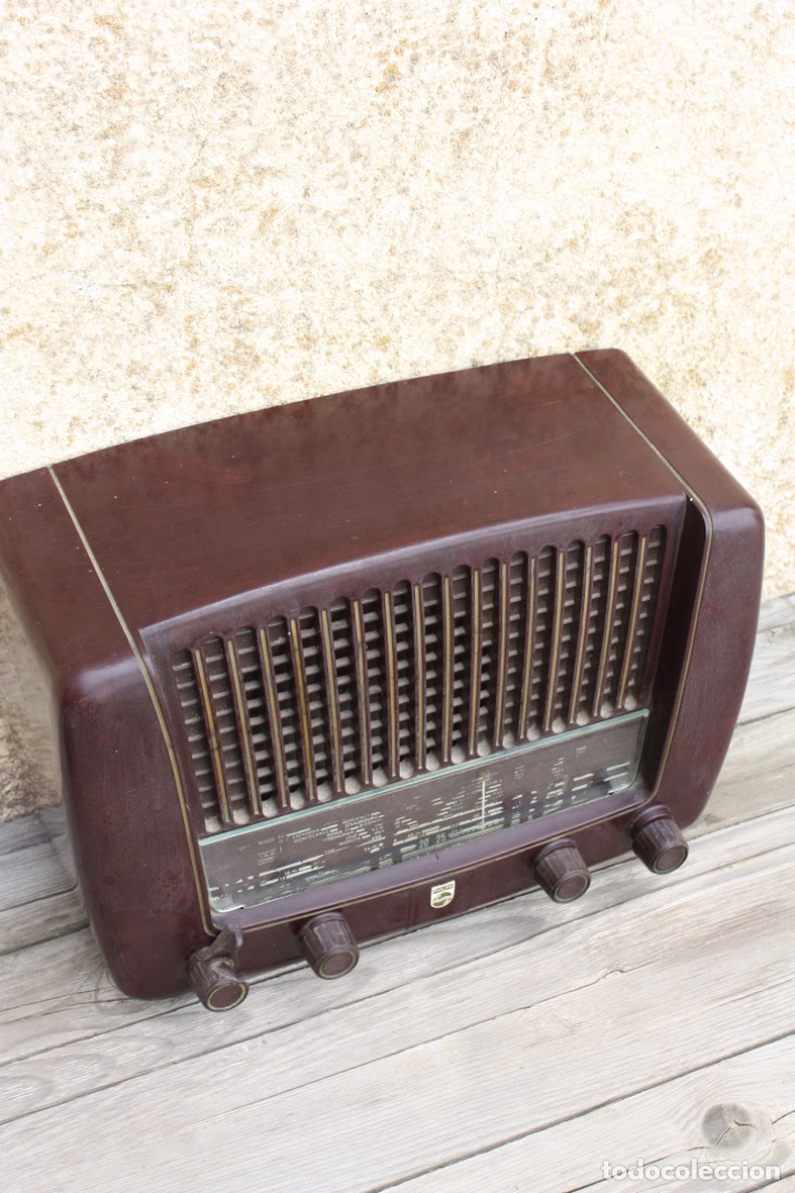 Radios de v&aacute;lvulas: Radio de baquelita Philips. - Foto 8