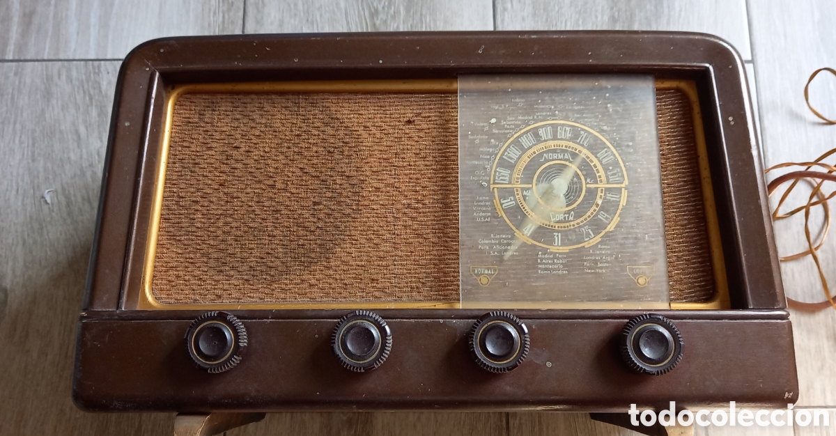 Radios de v&aacute;lvulas: Antigua radio de v&aacute;lvulas - Foto 1