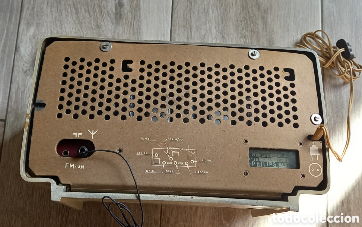 Radios de v&aacute;lvulas: Radio Philips a&ntilde;os 60 - Foto 2