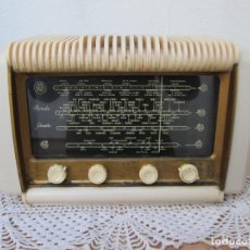 Radios de válvulas: ANTIGUA RADIO SCHNEIDER RONDO 57, EN PLASTICO O BAKELITA BLACO. FUNCIONANDO.. Lote 378894434