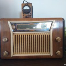 Radios de válvulas: RADIO ANTIGUA CON SU CONVERTIDOR. Lote 400920774