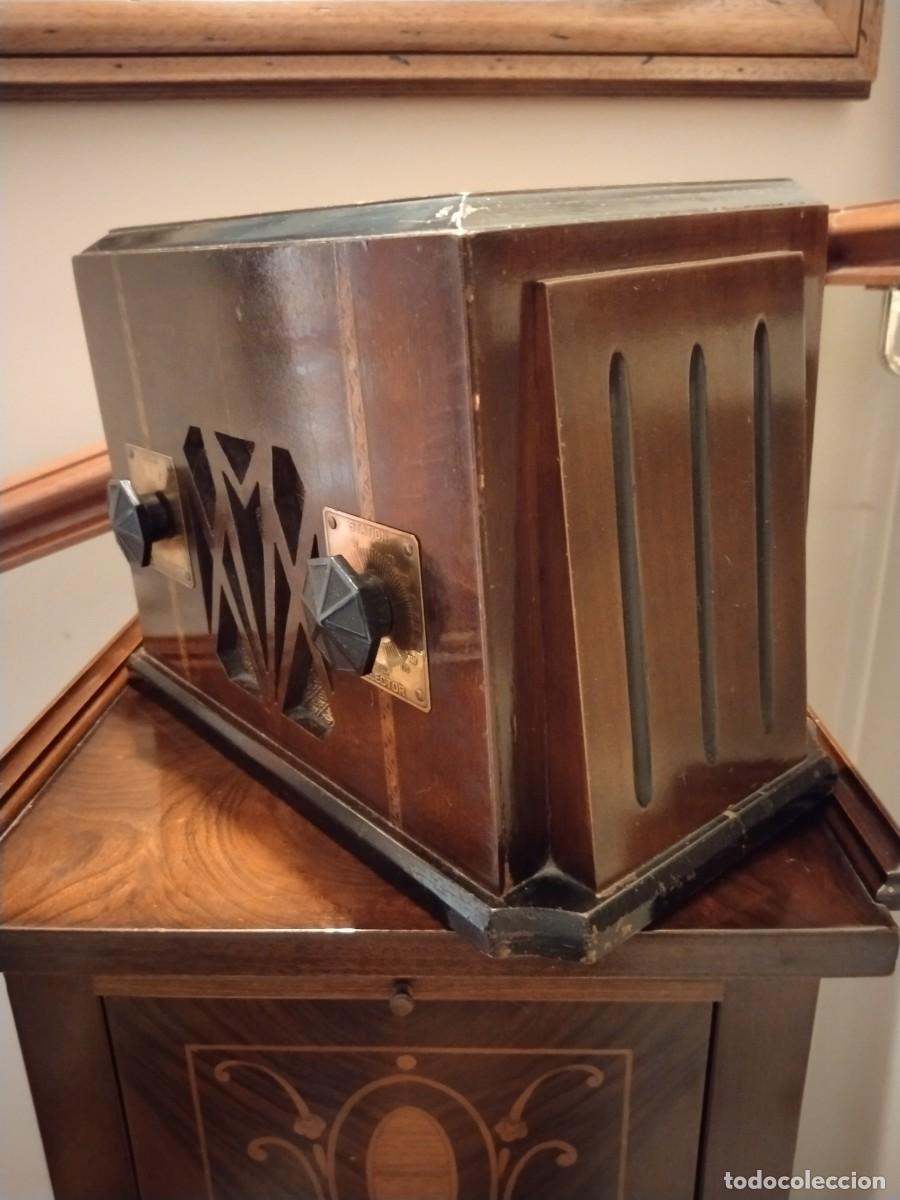 Radios de v&aacute;lvulas: Muy antigua radio funciona. - Foto 6