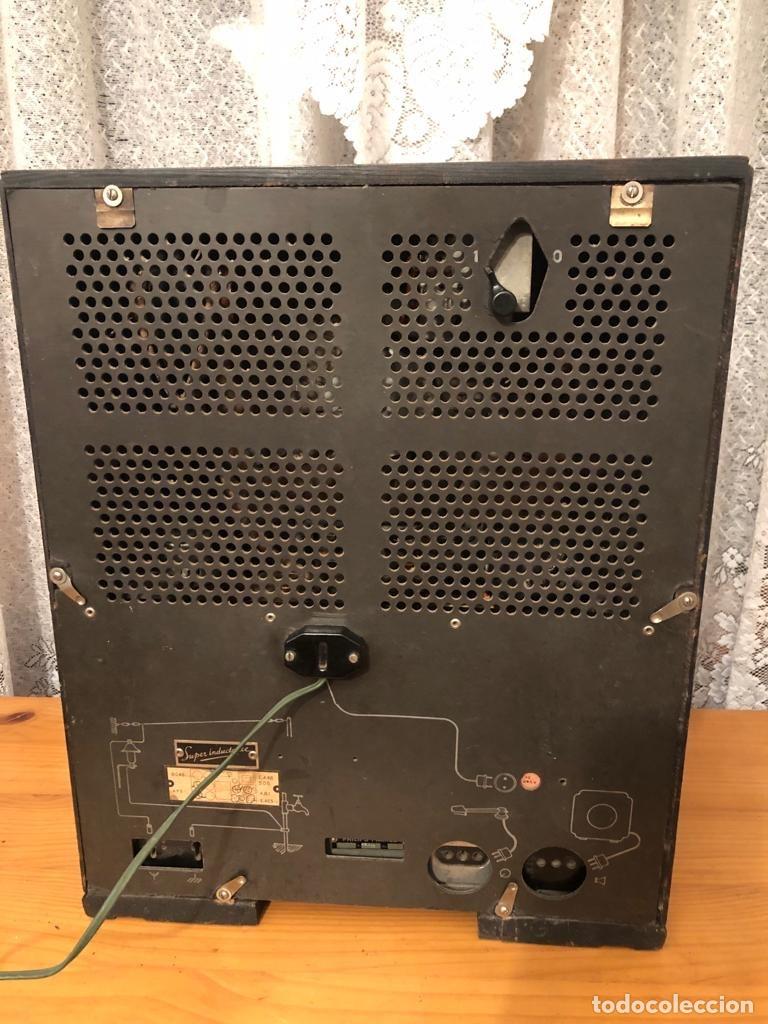 Radios de v&aacute;lvulas: RADIO ANTIGUA CAPILLA PHILIPS 638A / FUNCIONANDO - Foto 3