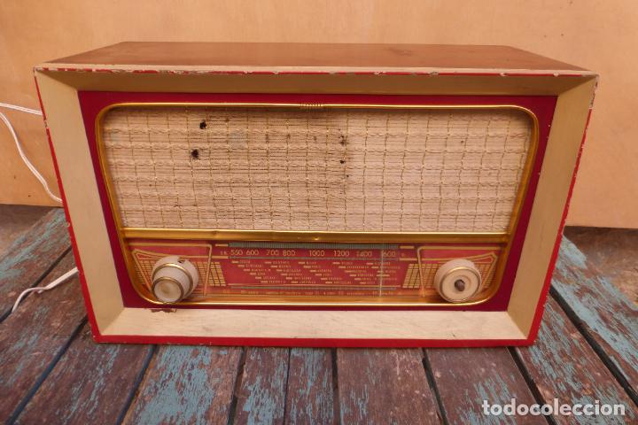 Radios de v&aacute;lvulas: Antigua radio de valvulas mod. 8 - Foto 1