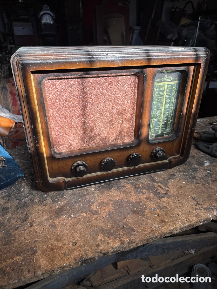 Radios de v&aacute;lvulas: Radio Iberia con caja de madera - Foto 1