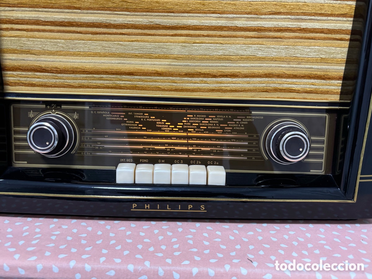Radios de v&aacute;lvulas: Radio de v&aacute;lvulas antigua - Foto 3