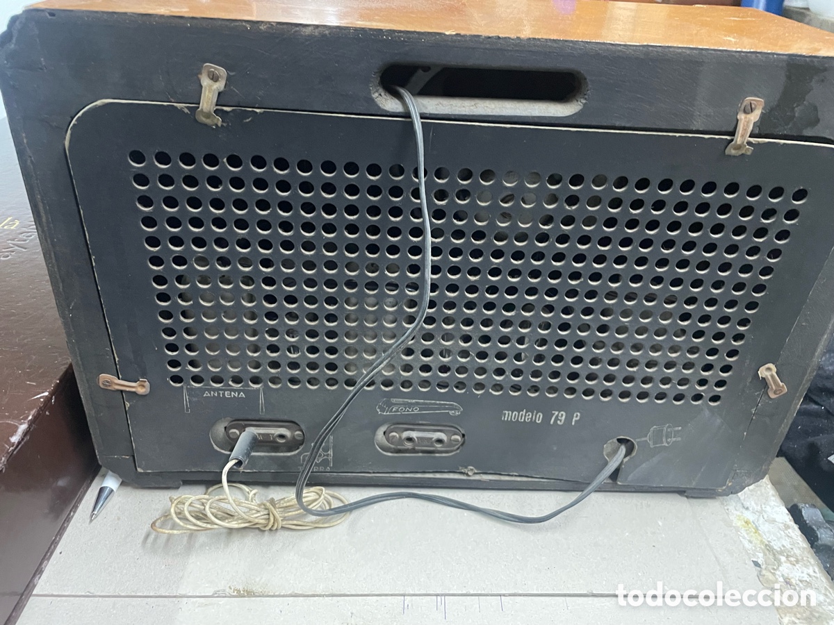 Radios de v&aacute;lvulas: Radio Marca Radiart Modelo 79 P - Foto 2
