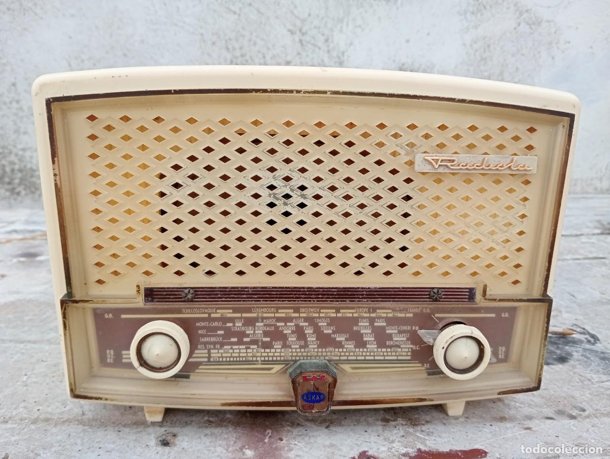 Radios de v&aacute;lvulas: Antigua radio de valvulas RADIOLA funcionando - Foto 1