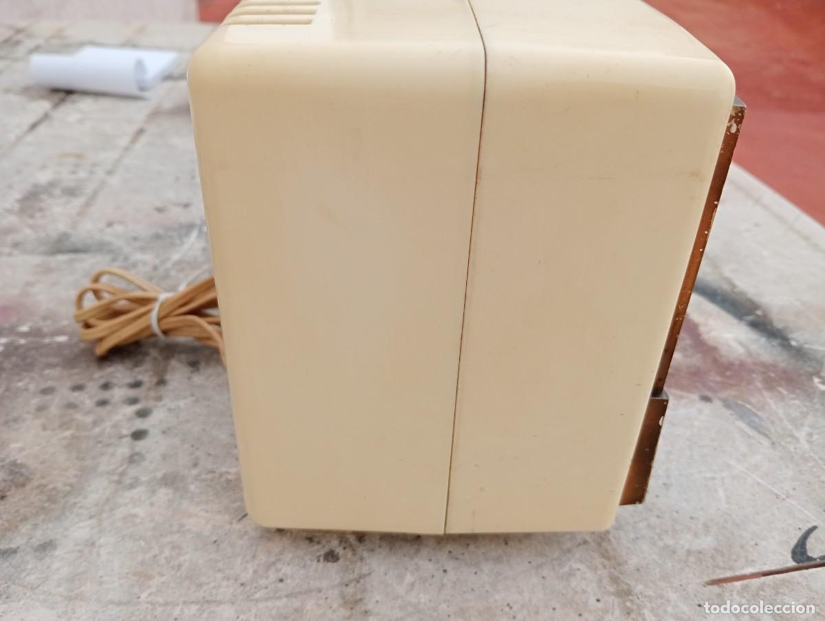 Radios de v&aacute;lvulas: Antigua radio de valvulas RADIOLA funcionando - Foto 4