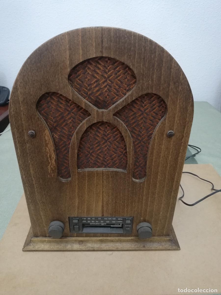 Radios de v&aacute;lvulas: Radio cassette en caja de capilla. - Foto 1