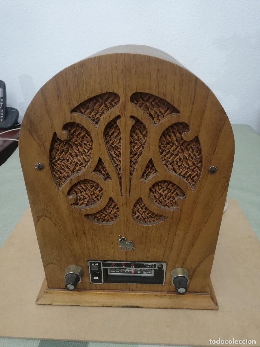 Radios de v&aacute;lvulas: Radio cassette en caja de capilla. - Foto 1