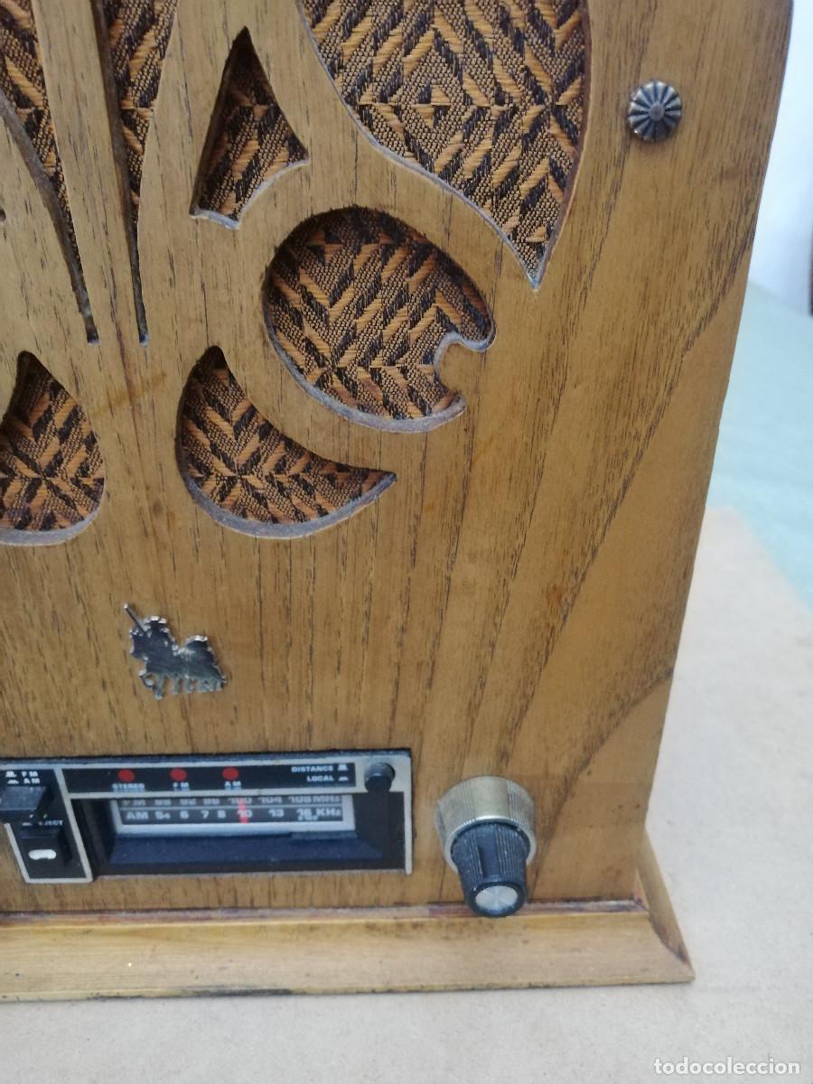 Radios de v&aacute;lvulas: Radio cassette en caja de capilla. - Foto 3
