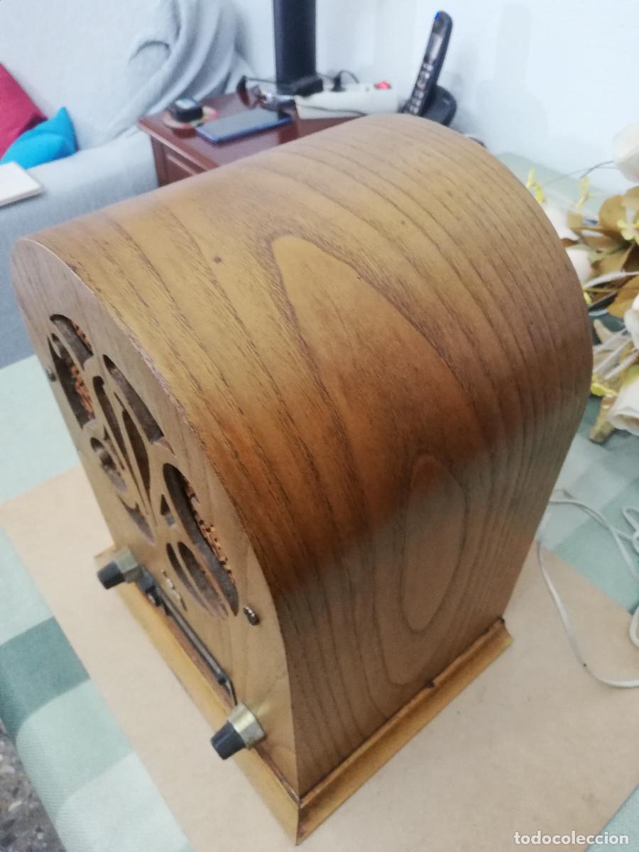 Radios de v&aacute;lvulas: Radio cassette en caja de capilla. - Foto 9