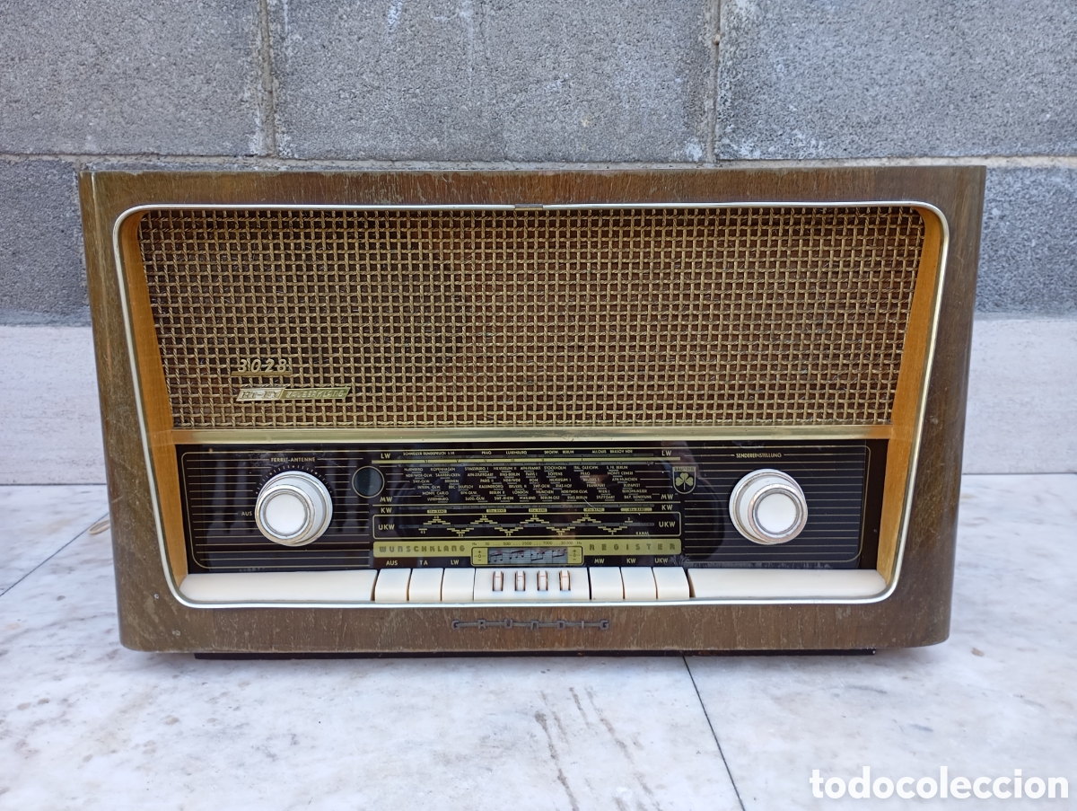 Radios de v&aacute;lvulas: Radio Grunding vintage,modelo 3028. - Foto 2