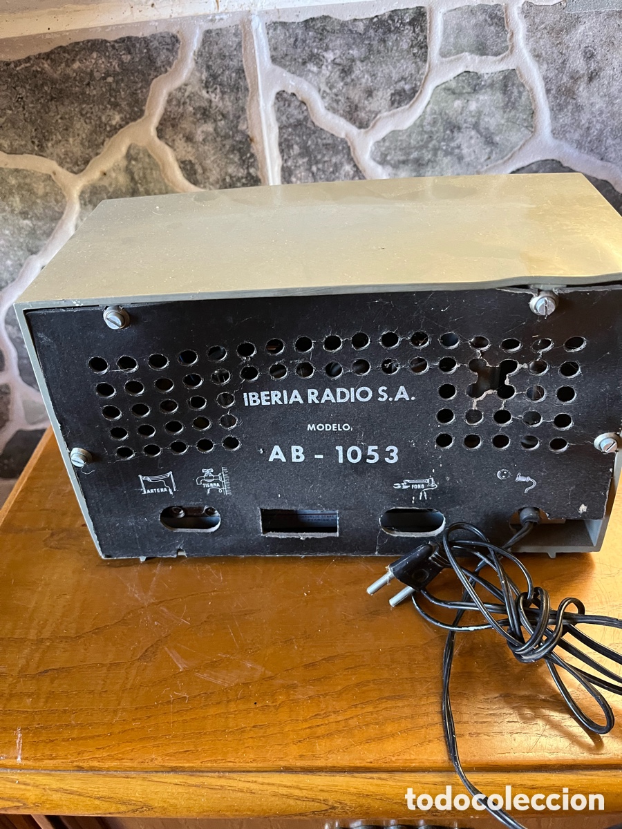 Radios de v&aacute;lvulas: Radio Iberia. Funcionando. A B 1053 - Foto 2
