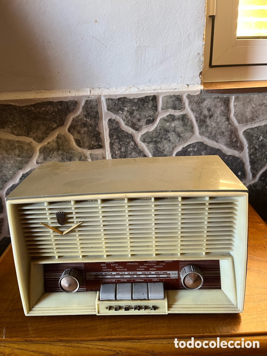 Radios de v&aacute;lvulas: Radio Iberia. Funcionando. A B 1053 - Foto 1