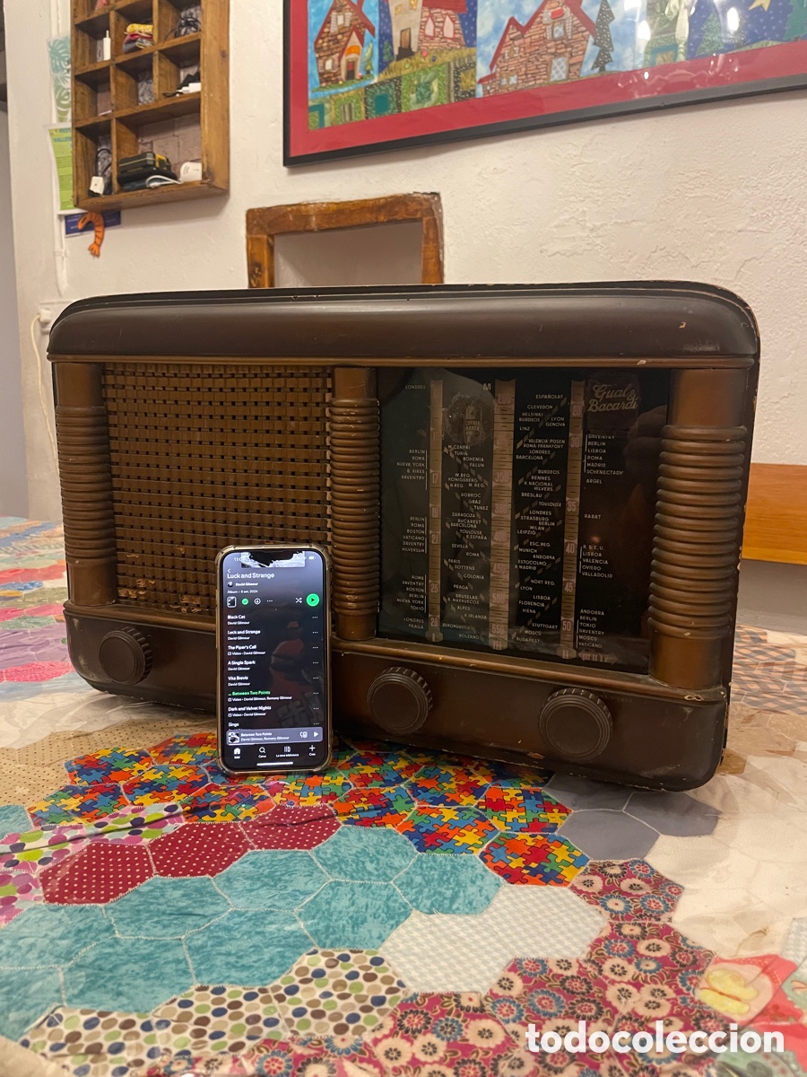 Radios de v&aacute;lvulas: Radio antigua convertida a altavoz bluetooth - Foto 1