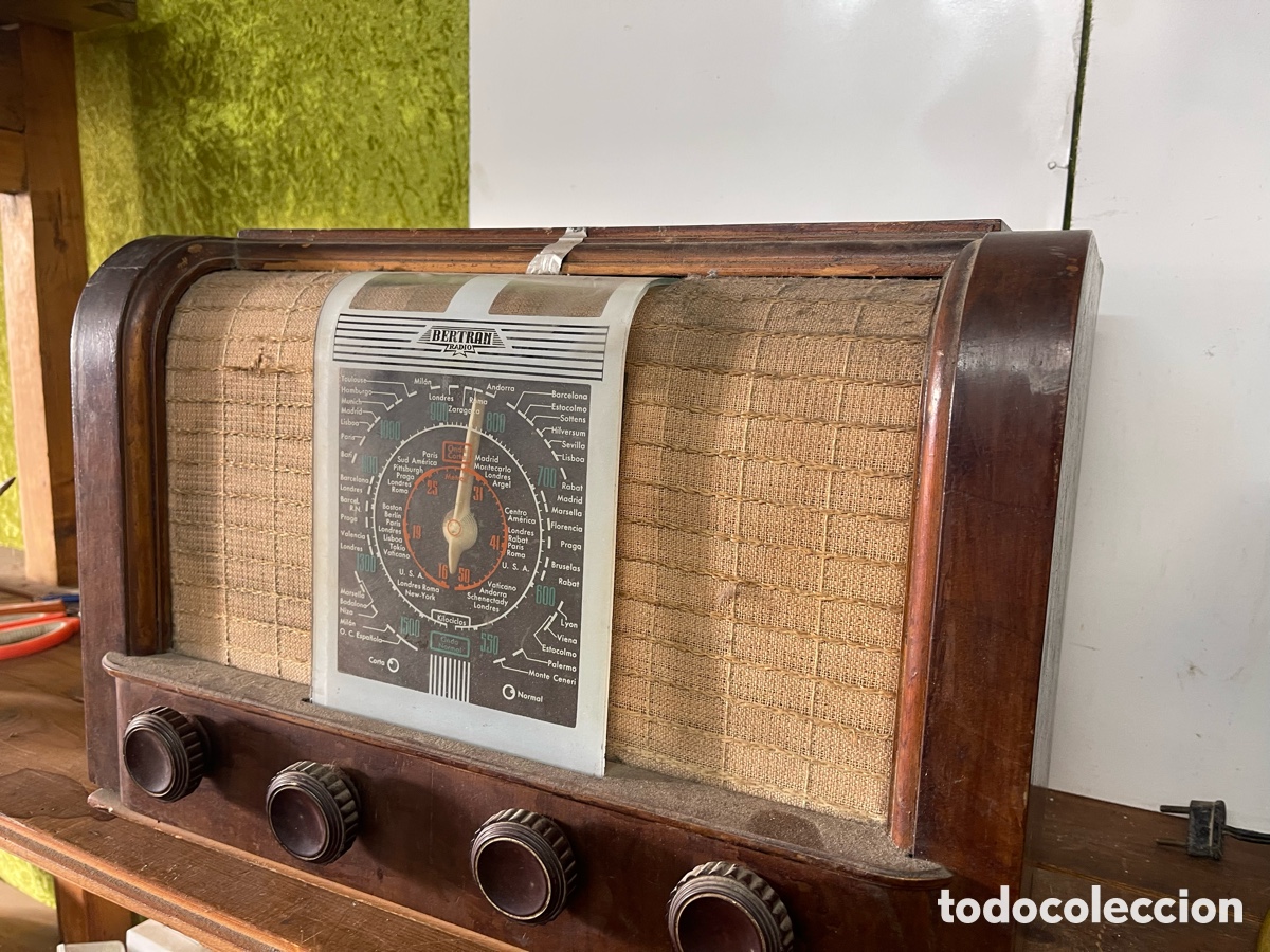 Radios de v&aacute;lvulas: R&agrave;dio antigua marca BERTRAN - Foto 2