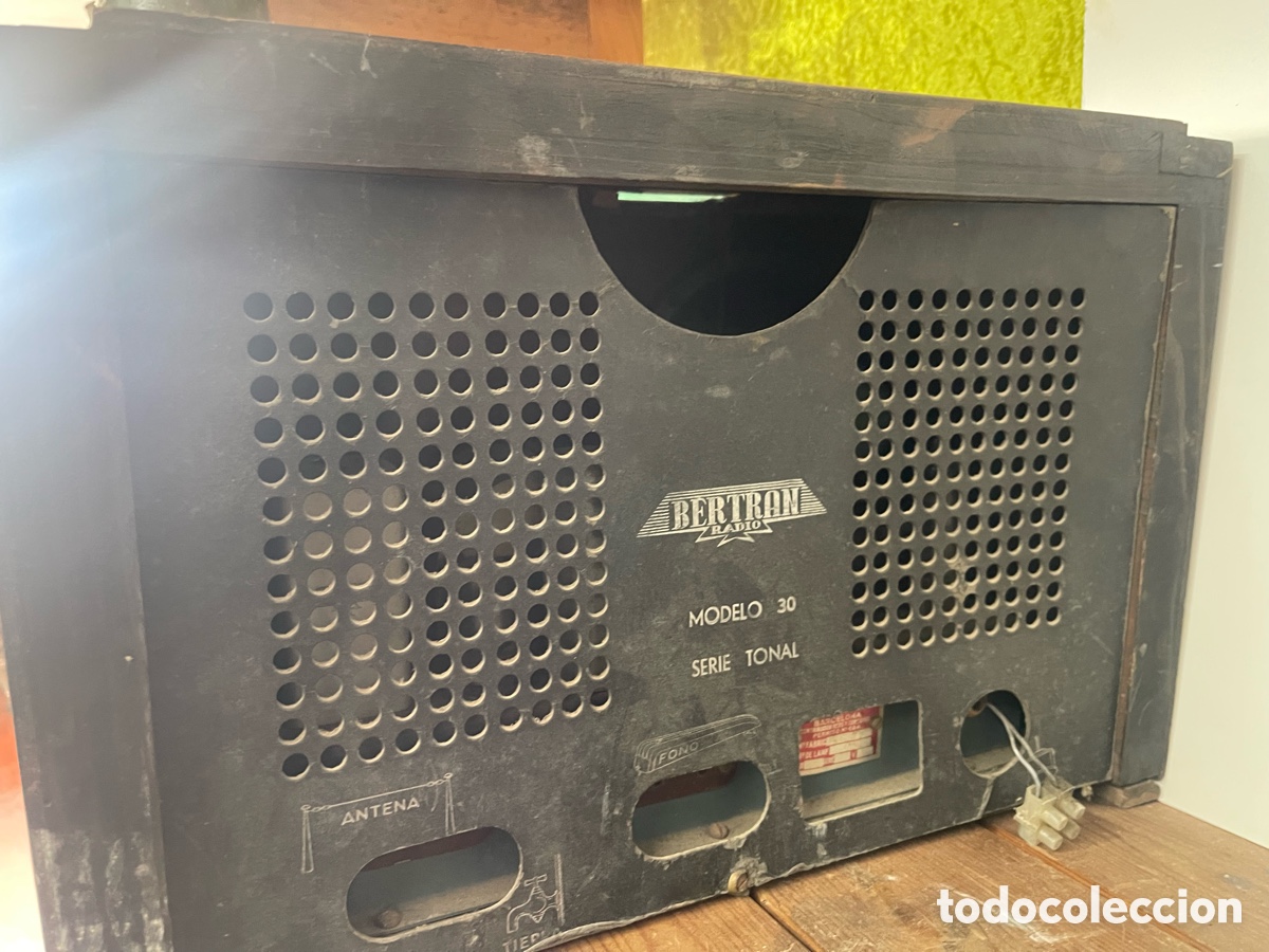 Radios de v&aacute;lvulas: R&agrave;dio antigua marca BERTRAN - Foto 3