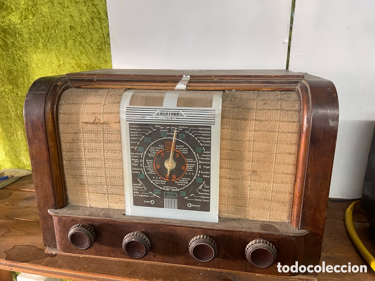 Radios de v&aacute;lvulas: R&agrave;dio antigua marca BERTRAN - Foto 1