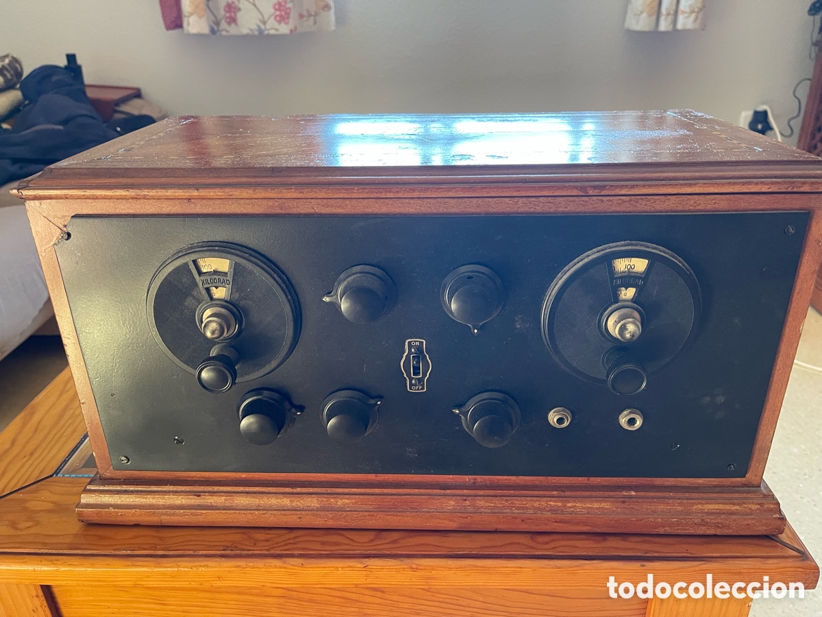 Radios de v&aacute;lvulas: RADIO A VALVULAS A&Ntilde;OS 20 TIPO COFRE - Foto 1