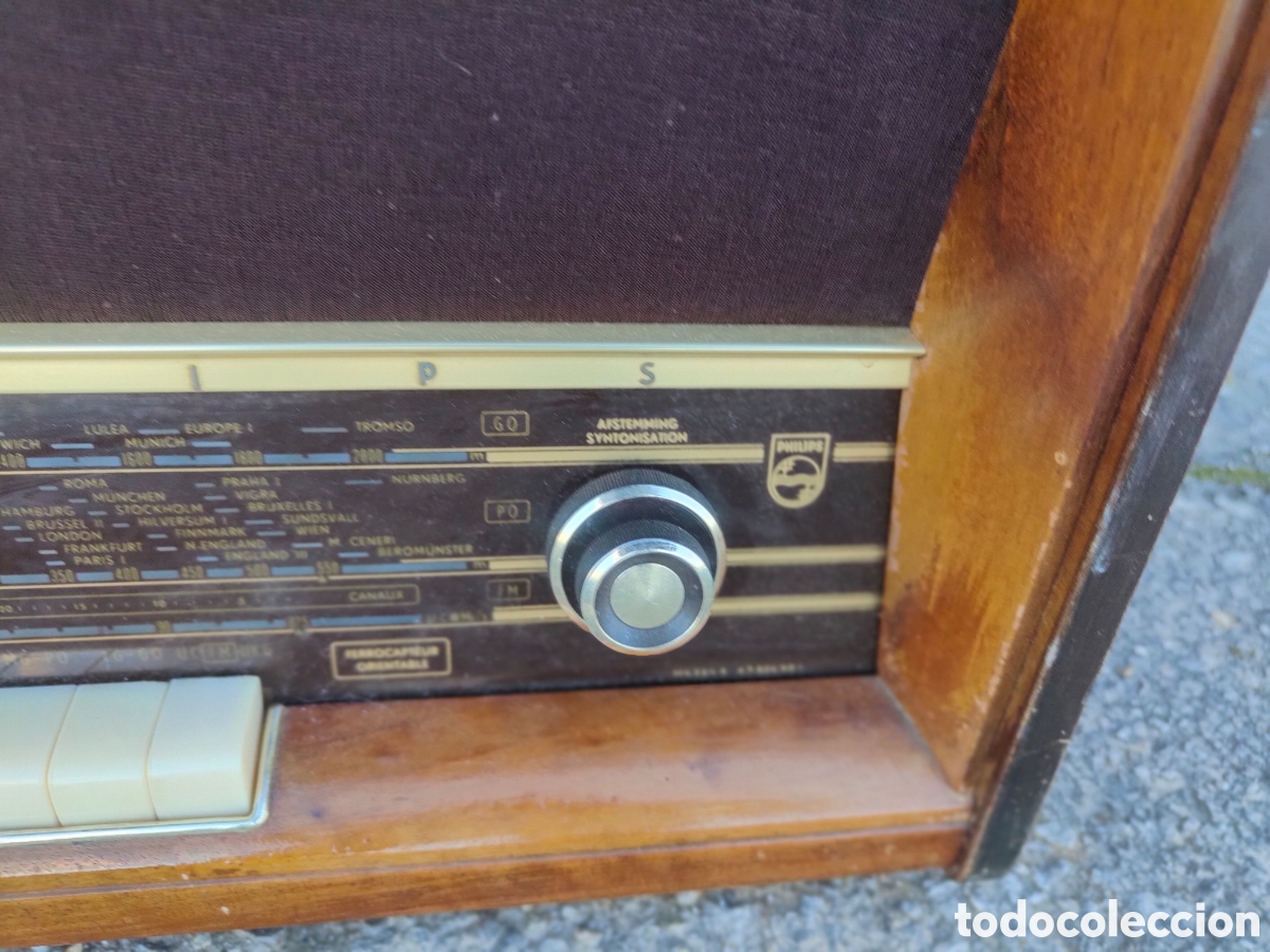 Radios de v&aacute;lvulas: ANTIGUA RADIO CON TOCADISCOS PHILIPS FUNCIONANDO - Foto 8