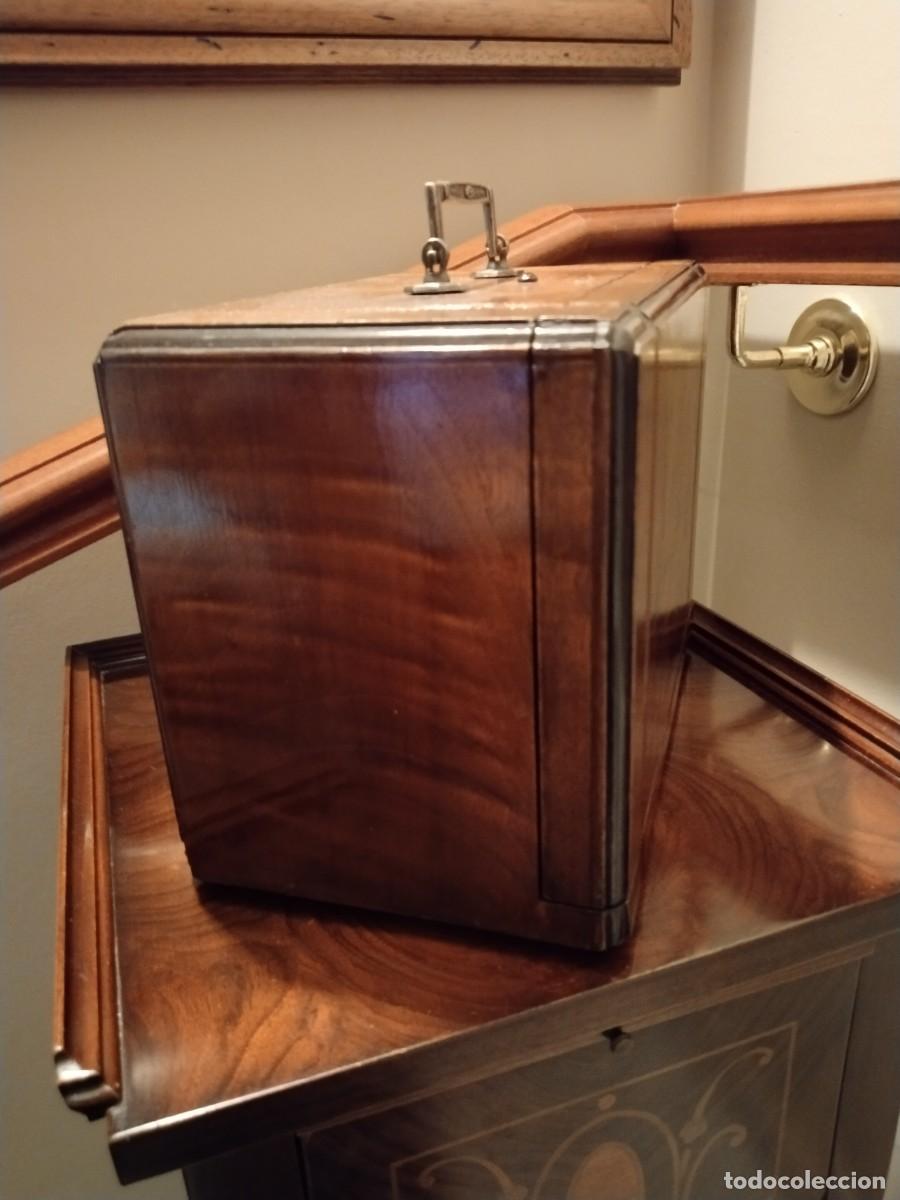 Radios de v&aacute;lvulas: Radio de v&aacute;lvulas port&aacute;til Emerson. - Foto 4