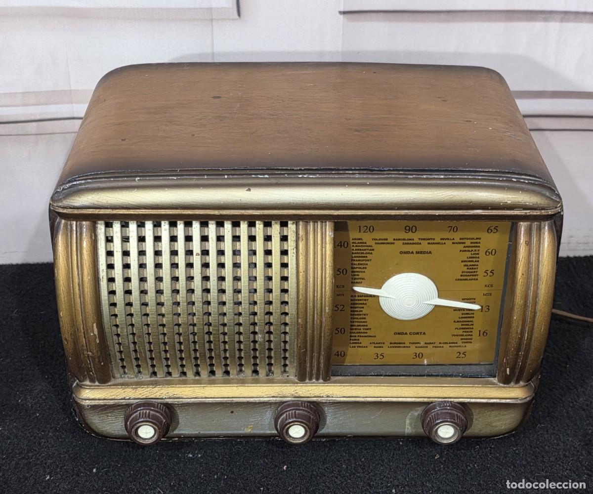 Radios de v&aacute;lvulas: Antigua radio de madera - Foto 2