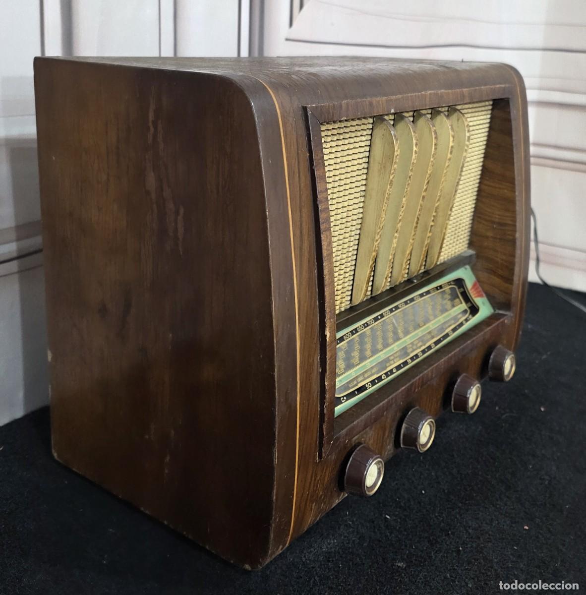 Radios de v&aacute;lvulas: Antigua radio de madera - Foto 3