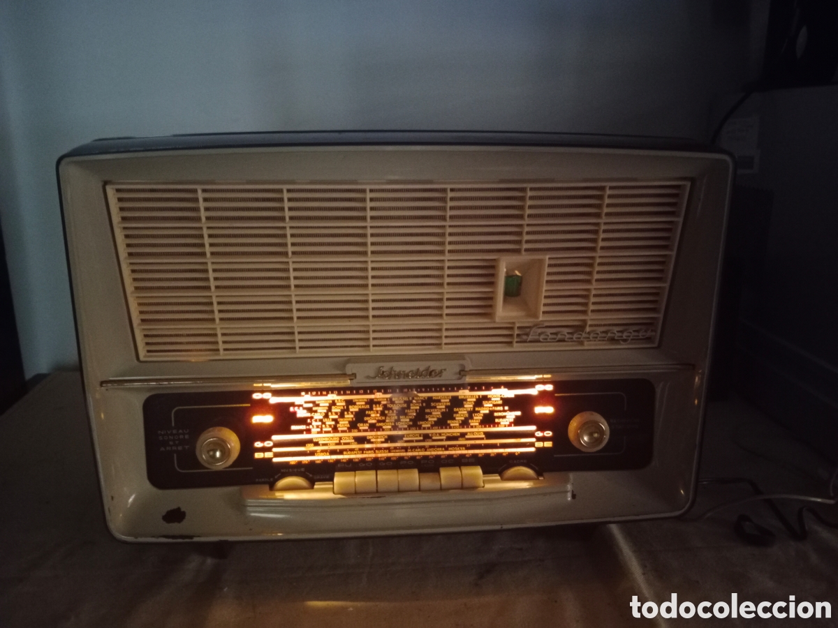 Radios de v&aacute;lvulas: Radio Schneider.Modelo Fandango. Funcionando.. - Foto 9