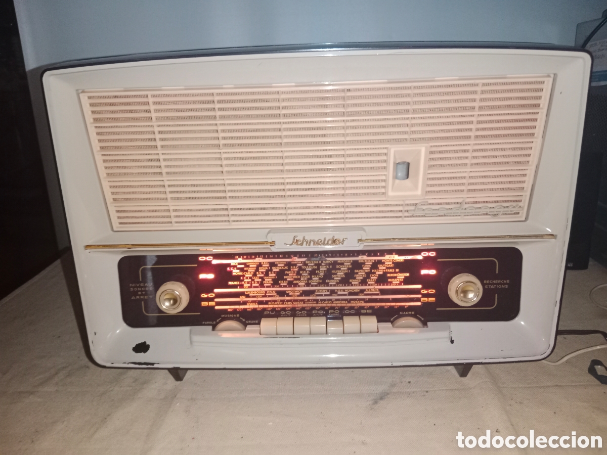 Radios de v&aacute;lvulas: Radio Schneider.Modelo Fandango. Funcionando.. - Foto 2