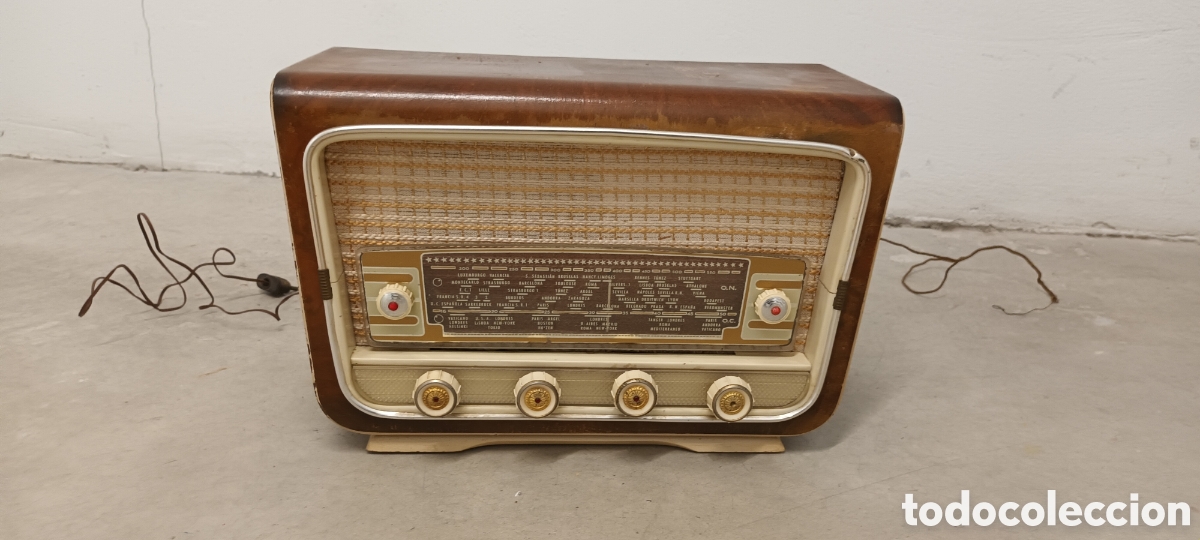 Radios de v&aacute;lvulas: Radio antigua de v&aacute;lvulas - Foto 1