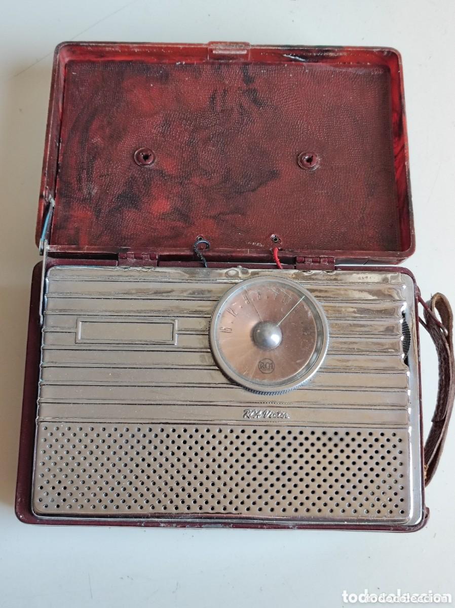 R&ouml;hrenempf&auml;nger: Antigua radio portatil a valvulas a&ntilde;os 40 RCA Victor con pila tximist radio