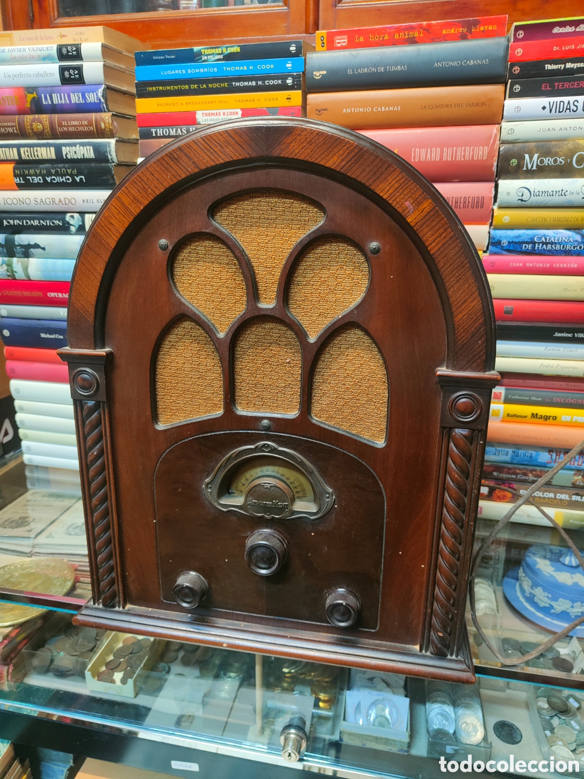 Radios de v&aacute;lvulas: Radio de capilla antigua