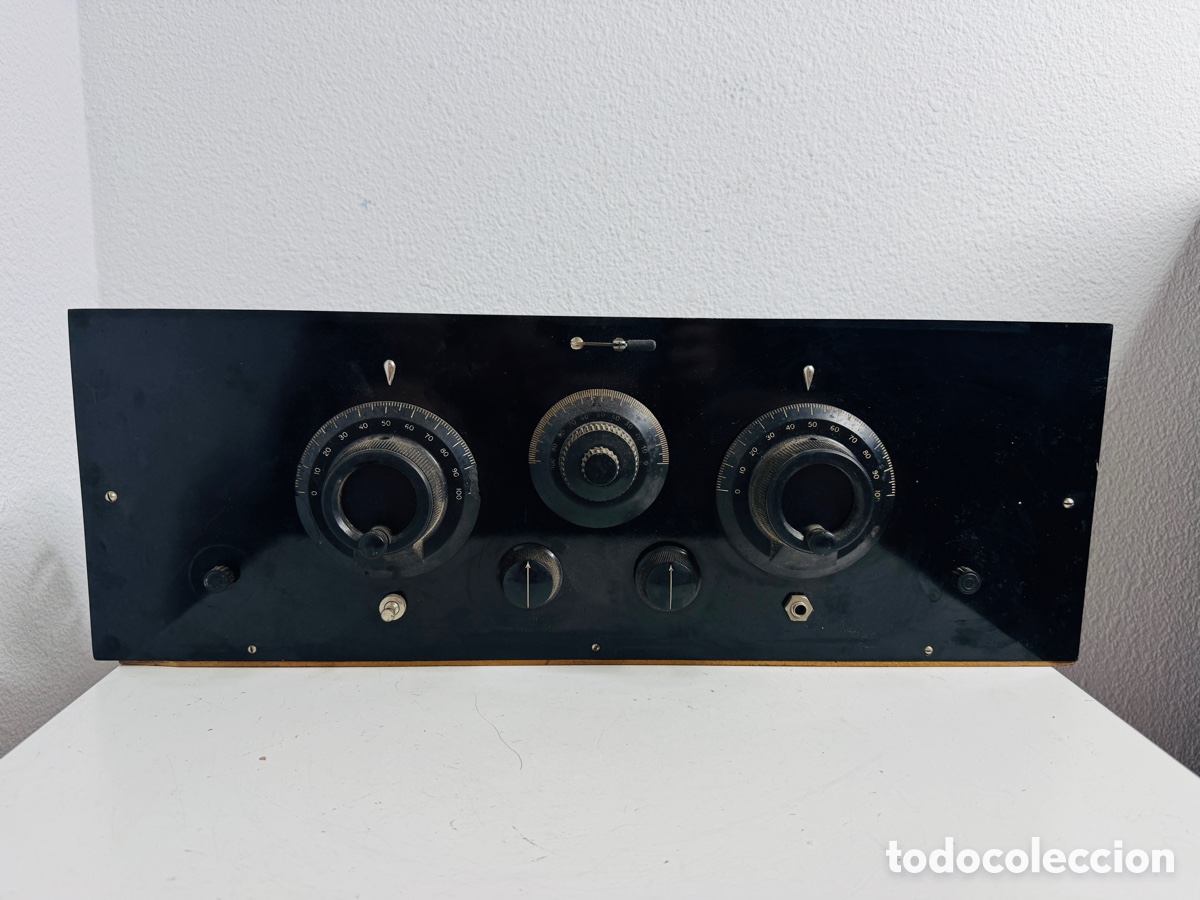Radios de v&aacute;lvulas: Radio antigua de v&aacute;lvulas estilo cofre, 1920 para restaurar