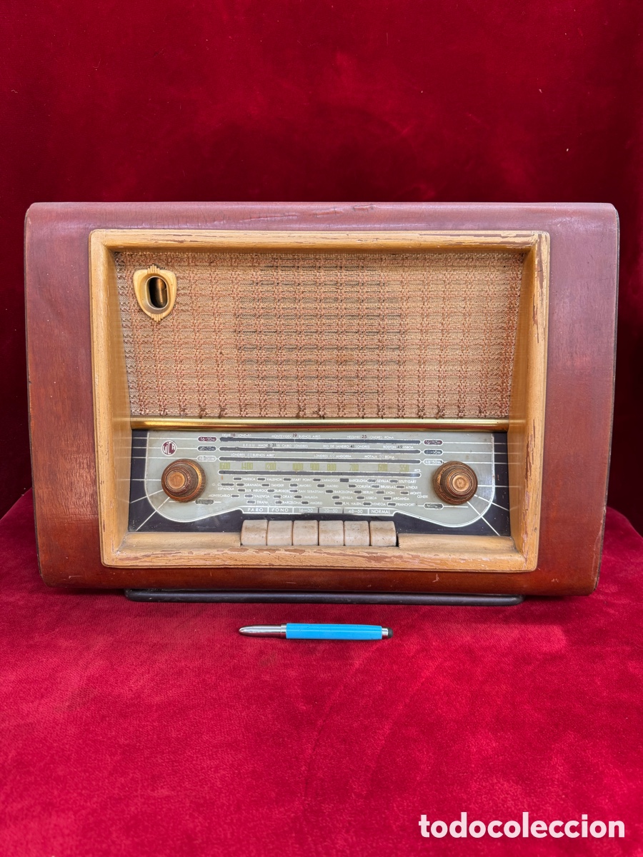 Radios de v&aacute;lvulas: Antigua radio de valvulas a&ntilde;os50. Vica!