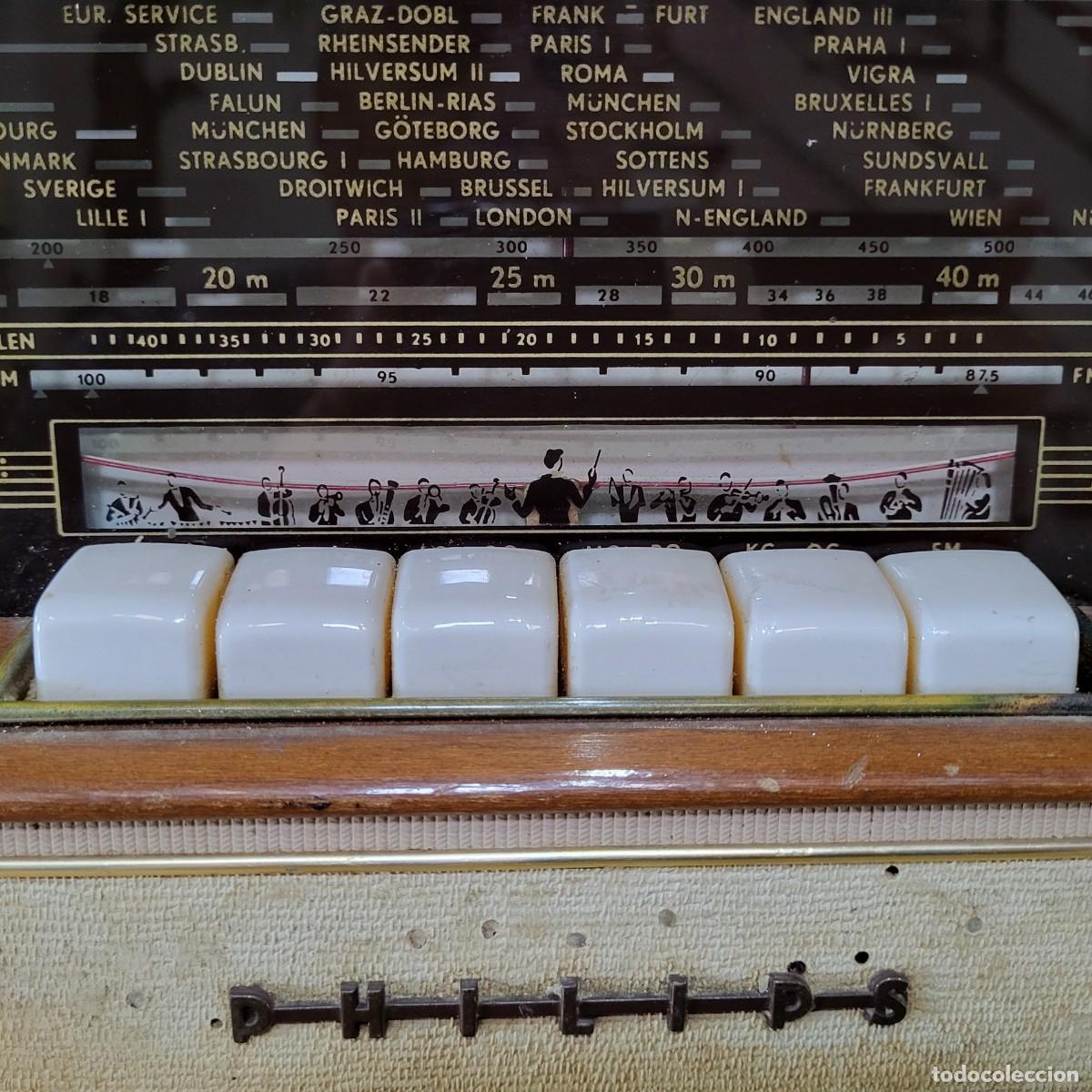 Radios de v&aacute;lvulas: R&aacute;dio VINTAGE e grande coluna de som muito antigo a v&aacute;lvulas, PHILIPS, de 1956, em madeira, Holanda.