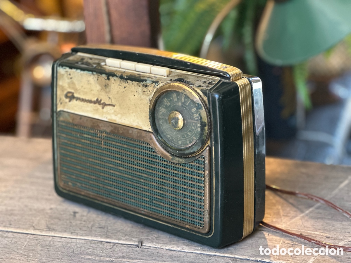 Radios de v&aacute;lvulas: Antigua Radio de V&aacute;lvulas Grundig port&aacute;til