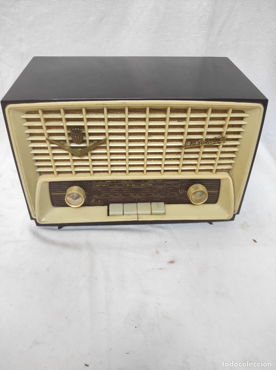 Radio a valvole: Antigua radio de baquelita Iberia, desconozco si funciona no se ha probado, para arreglar!